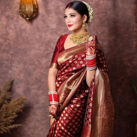 Reception Pose, Bridal Saree Designs, Bengali Bride Reception Look, Assamese Bride, Indian Wedding Reception Outfits, Red Saree Wedding, Dupatta Draping, Marathi Bride, Bengali Bridal Makeup