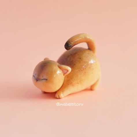 By far the most interesting cat pose i’ve ever sculpted 🤭 choose your emoji: 🐱 or 🐶 #handmade #airdryclay #miniature #miniatureclay #custommade #customorder #giftideas #chubbycat #petlover #memorial #catmemorial #catmeme #catgift #catgiftideas Clay Cat Easy Step By Step, Air Dry Clay Cute Animals, Terracotta Clay Ideas, Polymer Clay Cat Tutorial, Polymer Clay Cat, Clay Cat, Cat Patterns, Clay Inspo, Clay Making