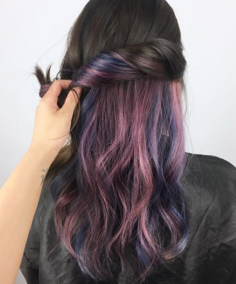 Dyed Hair 2023, Black Hair Inspo Short, Lavender Peekaboo Hair, Peekaboo Hair Color Ideas, Hair Inspo Short, Under Hair Color, Hidden Hair Color, Peekaboo Hair Colors, Korean Hair Color