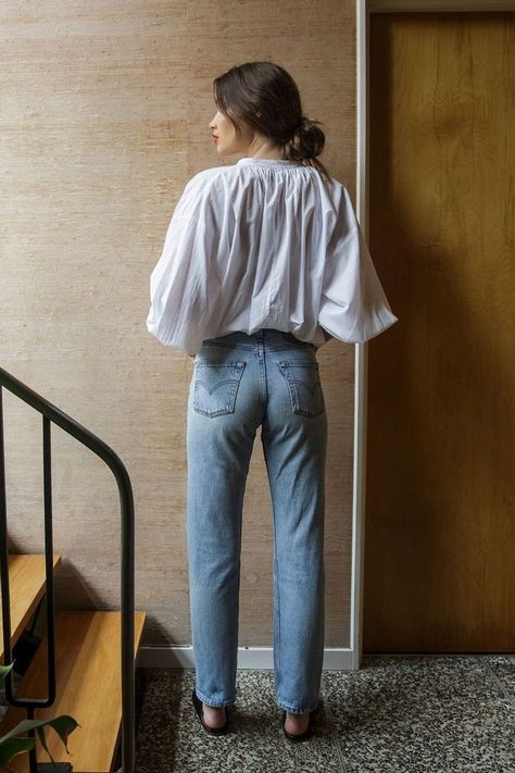 White Peasant Blouse, Miss Moss, Outfit Jeans, Bow Blouse, Blouse Outfit, Peasant Blouse, Looks Style, Mode Inspiration, Cotton Blouses