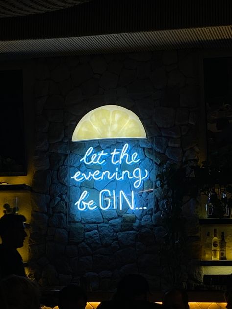 Gin And Tonic Aesthetic, Gin Aesthetic, Gordon's Gin, Restaurant Aesthetic, Cherry Hill, Personal Aesthetic, Pretty Drinks, Creative Images, Gin And Tonic