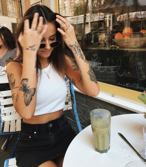 Woman With Arm Tattoos, Tattoo Artist Style Clothing, Modern Tattoos For Women, Mixed Tattoo Styles, Artist Style Clothing, Street Style Tattoos, Classy Tattoo, Alt Summer, Women With Tattoos