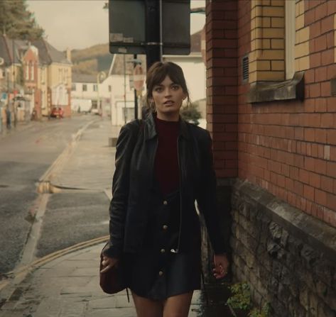 Maeve Wiley, Tv Show Outfits, Casual Outfit Inspiration, The Cinema, Movies Outfit, Cold Weather Outfits, Character Outfits, Season 4, Fitness Inspo