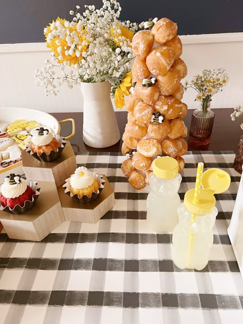 A First Bee Day Themed Birthday Party - traditionallycozy.com Honey Bee Party Food, First Bee Day Table Decor, Bee Day Birthday Party, Honeybee Birthday Party, First Bee Day Food Ideas, Busy Bee Birthday Theme, Bee 1st Birthday Party Girl, First Beeday Party, Happy Bee Day First Birthdays