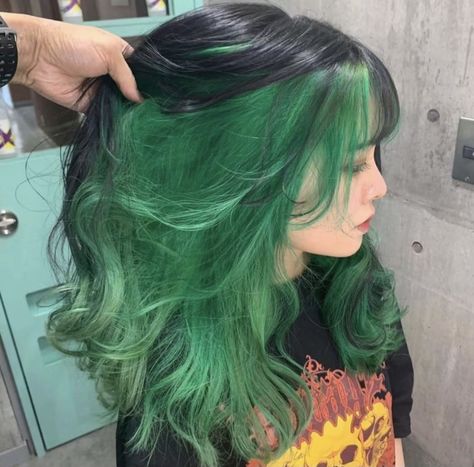 Green Hair Black Underneath, Black And Green Peekaboo Hair, Dark Green Skunk Stripe Hair, Dark Green Tips Hair, Medium Length Green Hair, Black And Green Hair Aesthetic, Green Hair Split Dye, Green Hair Peekaboo, Peekaboo Hair Color Green