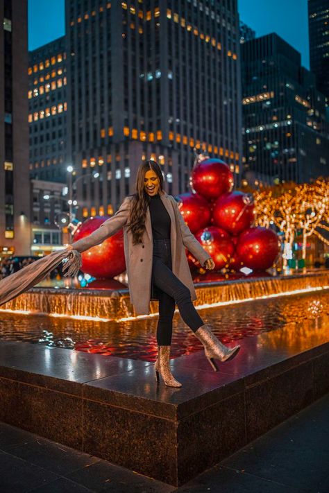 Nyc During Christmas, Christmas In New York Outfits, Nyc Photoshoot Ideas, New York Christmas Outfits, New York Photo Ideas, Places In Nyc, Christmas Nyc, Nyc Pics, New York City Pictures