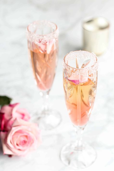 Rose Bellini Mocktail - Life a Little Brighter Peach Bellini Mocktail, Champagne Bellini, Bellini Mocktail, Brunch Champagne, Winter Mocktails, Healthy Recipes Easy Dinner, Sparkling Grape Juice, Spiced Drinks, Rose Cocktail