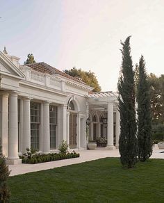 Greek Houses Exterior, Greek Style Home, Greek Villa, French Villa, Greek Villas, Mediterranean Architecture, Classic Villa, Classic House Design, Greek House