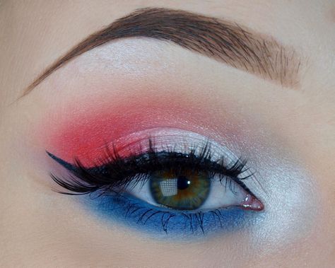 Fourth Of July Eyeshadow, Patriotic Makeup Eye, 4th Of July Makeup Ideas, July Makeup Ideas, Patriotic Makeup, July Makeup, 4th Of July Makeup, Usa Makeup, Cute Eye Makeup