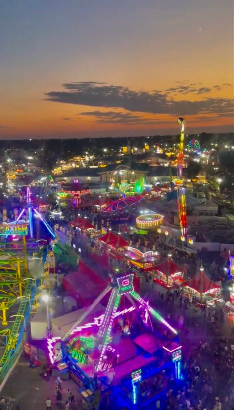 Sixflags Mexico, Fair Aesthetic, Aesthetic Lights, I Hate U, Carnival Date, Fair Pictures, Fair Rides, Summer Fair, Fest Outfits