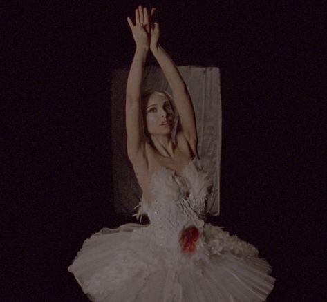 Black Swan Ending, Black Swan Movie, Black Swan 2010, Swan Queen, I Love Cinema, Swan Song, Girl Movies, White Swan, Love Movie