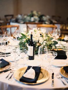 Black napkins, ivory table cloth Black Napkins, Gold Chargers, Elegant Dinner, White Table Cloth, Centerpiece Ideas, Wedding Table Settings, Autumn Vibes, Wedding Napkins, Wedding Places