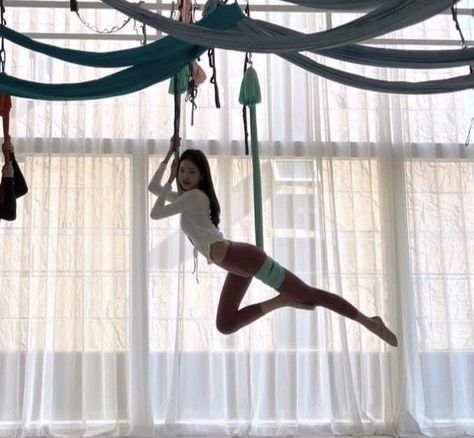 Pilates Workout Aesthetic, Wonyoung Pilates, Wonyoungism Aesthetic, Flying Yoga, Pilates Outfit, Pilates Body, Aerial Silks, Aerial Yoga, Fitness Inspiration Body