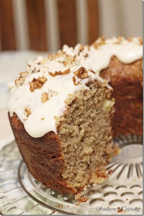 Southern Living Humming-bird Bundt Cake-my Momma always made this in a 3 layer with lots of cream cheese frosting!♥! Some paid $50.00 at fundraisers because this cake is delish! Hummingbird Cake Southern Living, Hummingbird Bundt Cake, Cake Bundt, Hummingbird Cake Recipes, Hummingbird Cake, Pound Cakes, Ripe Bananas, Bundt Cakes Recipes, Bundt Cakes