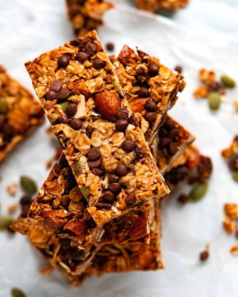 Crunchy muesli bars (granola bars) Recipe Tin Eats, Muesli Bar Recipe, Bite Size Pies, Takeout At Home, Quick Easy Dinner Recipes, Tin Eats, Zdrava Hrana, English Afternoon Tea, Recipes Quick And Easy