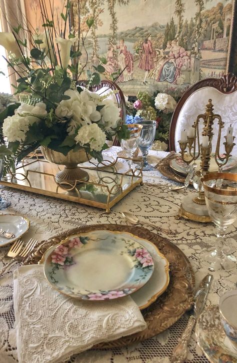 Victorian Party Aesthetic, Vintage Tea Party Decorations, Victorian Baby Shower, Victorian Party, Victorian Tea Party, English Tea Party, Brown Rooms, 90's Birthday Party, Victorian Aesthetic