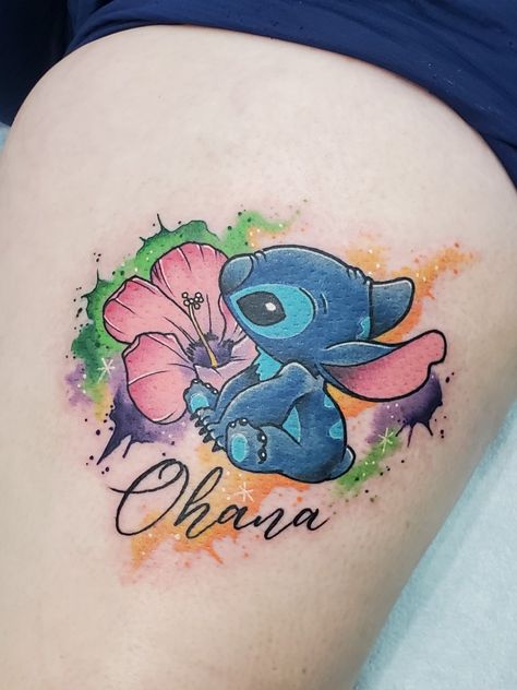 Stitch 
Lilo and stitch 
Stitch tattoo
Disney tattoo
Watercolor tattoo
Ohana Couple Tats, Disney Stitch Tattoo, Lilo And Stitch Tattoo, Ohana Tattoo, Stitch Tattoo, Tatuaje A Color, Elephant Tattoo, Decor Quotes, Arrow Tattoos