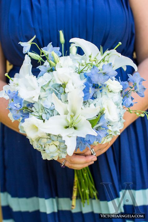 Royal Blue Bouquet Prom, Wedding Bouquets White, Blue Bouquets, Prom Flowers Bouquet, Cobalt Blue Weddings, Prom Bouquet, Lily Blue, Pretty Bouquet, Blue Wedding Bouquet