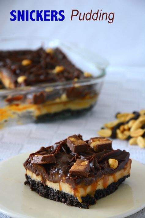 Snickers Pudding Dessert, Malabar Recipes, Snickers Pudding, Crunchy Biscuits, Peanut Chocolate, Chewy Caramel, Cocoa Brownies, Baking Desserts, Dessert Ingredients