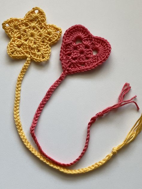 Then you have a yarn leftover, you could use it for a small project, in this case I made a heart and star bookmarks #cottonyarn #knittingyarn #crochetyarn Crochet Moon, Star Bookmark, Crochet Bookmark, Crochet Stars, Crochet Bookmarks, Moon And Star, Yarn Shop, Crochet Yarn, Knitting Yarn