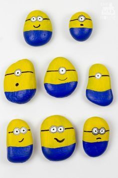 Minion Craft, The Minions, Diy Rock Art, Painted Rocks Kids, Painted Rocks Craft, Painted Rocks Diy, Rock Painting Ideas Easy, Rock Painting Patterns, Rock Painting Designs