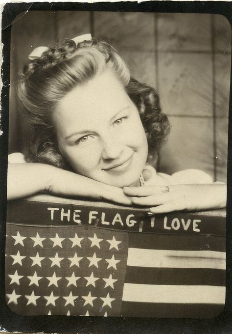 Back when we taught our children to love this country and to respect the flag which represents it !  Seems we've lost our damn minds today. Vintage Photobooth, Vintage Photo Booths, Photobooth Pictures, The American Flag, Favorite Picture, Old Glory, Vintage Life, American Pride, The Flag