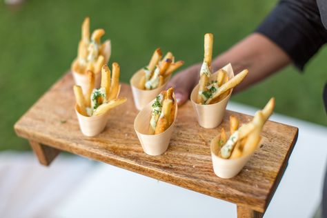 Wedding reception food ideas, hors d'oeuvres, appetizers, tiny cups of french fries // MeewMeew Studios Reception Food Ideas, Wedding Reception Food Ideas, Hors Doeuvres, Individual Pies, Fancy Appetizers, Dessert Shots, Pie Pops, Savory Rice, Wedding Appetizers