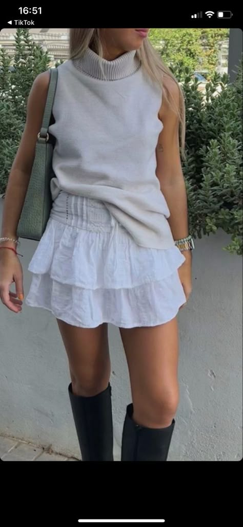 Ruffle White Skirt Outfit, Short White Skirt Outfit Summer, Short Flowy Skirt Outfit, Mini Ruffle Skirt Outfit, White Short Skirt Outfit, Short White Skirt Outfit, White Ruffle Skirt Outfit, Ruffled Skirt Outfit, White Skirt Winter