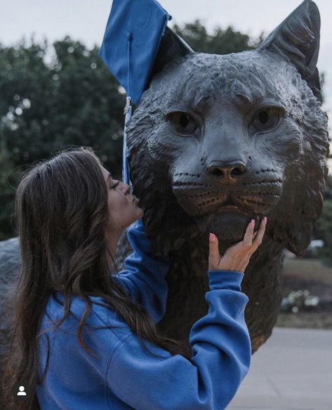 University Of Kentucky Graduation Photos, Graduation Photo, Grad Pics, Photoshoot Inspo, University Of Kentucky, Kentucky Wildcats, Graduation Photos, Graduation Pictures, Senior Photos