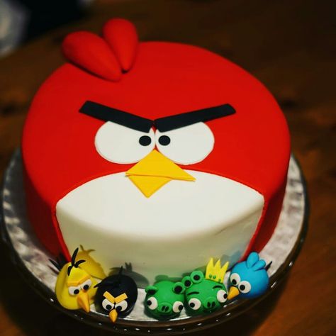 Angry Birds cake Birthday Cake Angry Birds, Angry Bird Cake Design, Angry Birds Birthday Cake, Angry Bird Cake, Cake Pucks, 1984 Quotes, 6th Birthday Boys, Cake Designs For Boy, Birds Cake