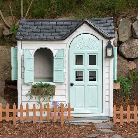 Transform your old plastic playhouse into new house with Rust-Oleum spray paints. Plastic Playhouse Makeover, Little Tikes Playhouse Makeover, Diy Playhouse Makeover, Playhouse Remodel, Plastic Playhouse, Playhouse Makeover, Diy Patio Table, Backyard Kids Play Area, Diy Playhouse