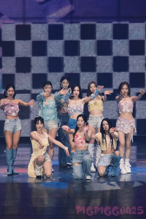 #twice #ready_to_be #Twice_tour Twice Ready To Be, Twice Mv, Twice Kpop, Mexico City, Crochet Designs, Crochet Clothes, Bangkok, Fashion Outfits, Concert