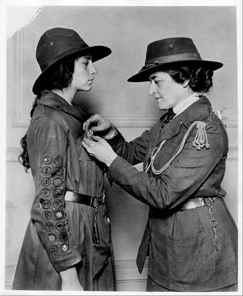 Girl Scouts History, Juliette Gordon Low, Robert Baden Powell, Baden Powell, Scout Uniform, Moonrise Kingdom, Scouts Crafts, Girl Scout Troop, Girl Guides