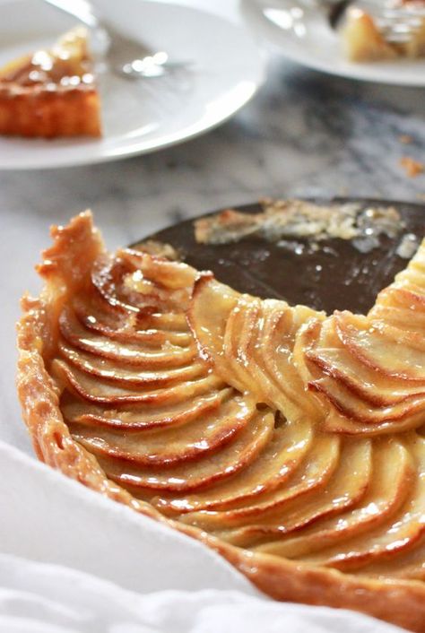 Apple Tart Recipe Easy, French Apple Tart Recipe, French Recipes Authentic, French Pastries Recipes, Tarte Tatin Recipe, Apple Tarte, Easy Tart Recipes, French Apple Tart, French Tart