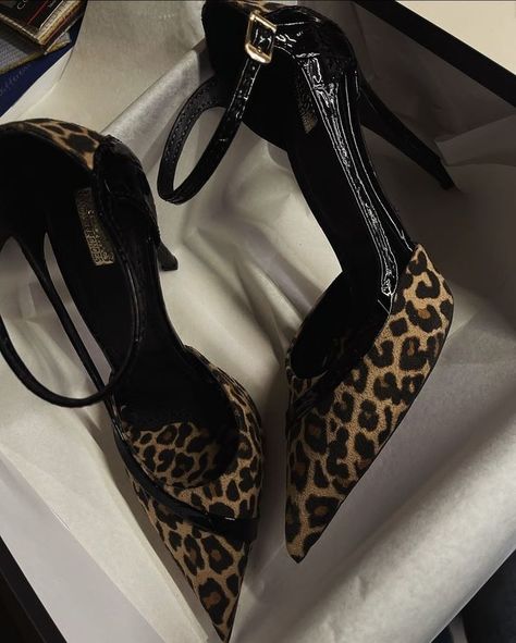 Cheetah Style, Cheetah Print Heels, Pretty Heels, Dr Shoes, Shoes Heels Classy, Glam Outfit, Leopard Print Heels, Classy Shoes, Heels Classy