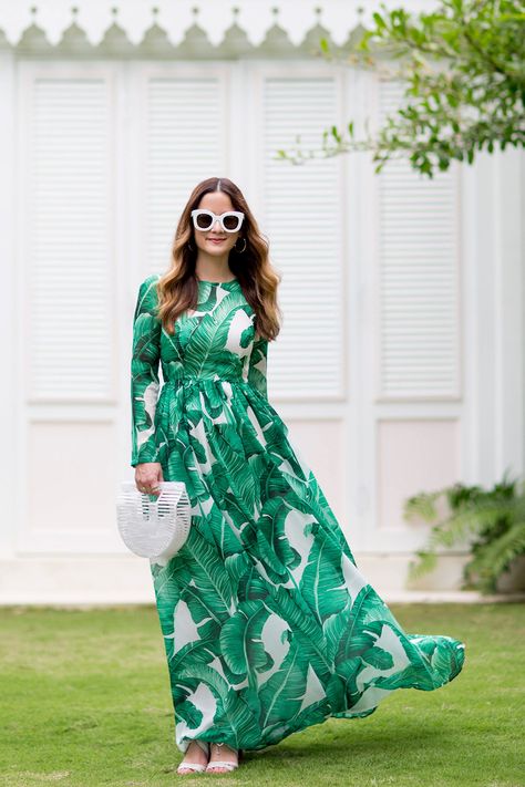 Green Leaf Print Maxi Dress Chiffon Fabric Dress, Blue Floral Maxi Dress, Vintage Party Dresses, Chicago Fashion, Leaves Print Dresses, Maxi Robes, Pretty Clothes, Vestido Casual, Banana Leaf