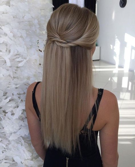 21 Christmas Party Hairstyles That Will Make You Shine at Every Holiday Event Bridesmaid Hair Straight, Elegant Straight Hairstyles, Straight Wedding Hair, Straight Formal Hairstyles, Straight Prom Hair, Grad Hairstyles, Half Updo Hairstyles, Formal Hairstyles For Long Hair, Ball Hairstyles