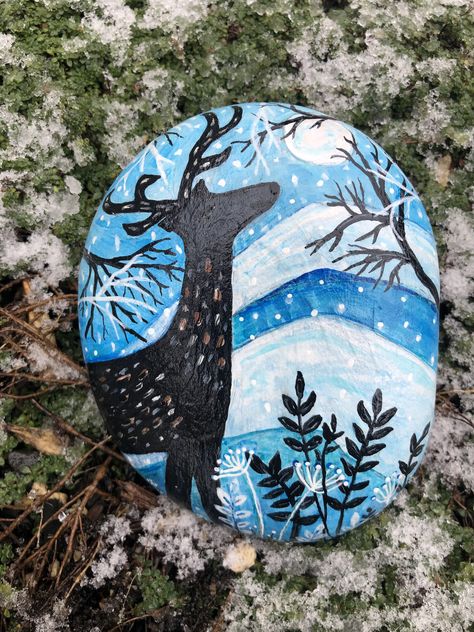 Rock Painting Winter, Winter Painted Rocks, Christmas Pebble Art, Garden Rock Art, Painted Rock Animals, Painting Snow, Christmas Rock, Rock Painting Ideas Easy, Painted Rocks Diy