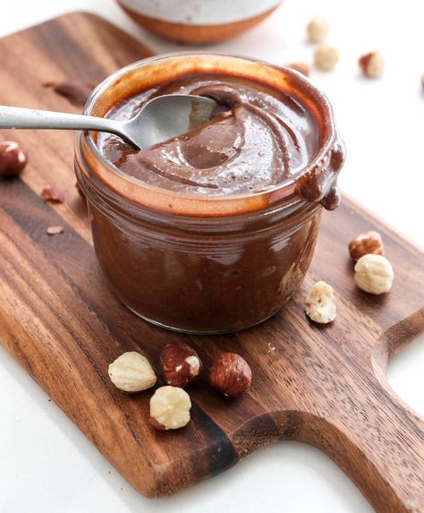 Nutella Recipes Easy, Healthy Nutella, Vegan Nutella, Paleo Friendly Recipes, Nutella Spread, Homemade Nutella, Hazelnut Butter, Chocolate Hazelnut Spread, How To Roast Hazelnuts