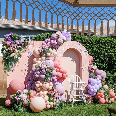 The most enchanted & one-derful 1st birthday garden party. 🦋💐 📷 : @thesimpleluxeevents #evite #firstbirthday #1stbirthday #kidsbirthday Fairy Garden Theme Party, 1st Birthday Garden Party, Enchanted Garden Birthday Party, Enchanted Garden Birthday, Garden Fairy Birthday, Fairy Garden Theme, Enchanted Garden Party, Pink Purple Party, Birthday Garden Party