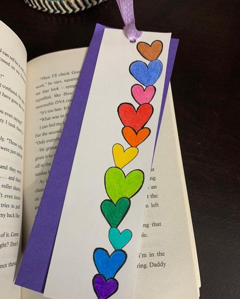 Book Marks Design Ideas, Palm Mehndi Design, Handmade Bookmarks Diy, Origami Bookmark, Diy Crafts Bookmarks, Felt Bookmark, Heart Bookmark, Handmade Bookmarks, Creative Bookmarks