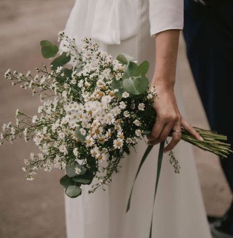 Small Wedding Bouquets, Simple Wedding Bouquets, Wildflower Wedding Bouquet, Green Bouquet, A Bouquet Of Flowers, Hand Bouquet, Wildflower Wedding, Bouquet Of Flowers, Wedding Mood