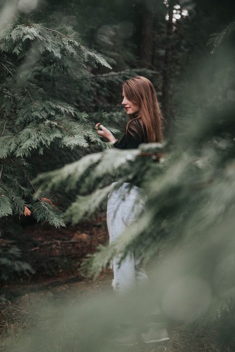 Thanks to Jenn Lopez for making this photo available freely on @unsplash 🎁 Forest Tattoo Sleeve, Photoshoot Forest, Ori And The Blind Forest, Forest Photoshoot, 숲 사진, Portret Feminin, Johanna Basford Enchanted Forest, Forest Aesthetic, Studio Branding