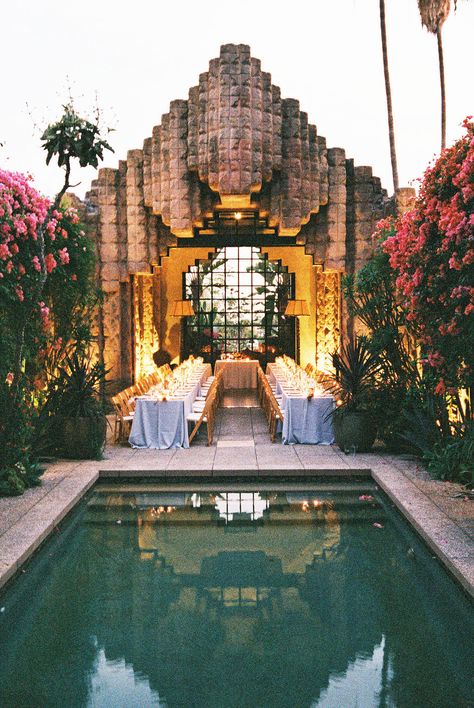 Eclectic LA Wedding With All The Old Hollywood Vibes Hollywood Roosevelt Hotel Wedding, Old Romance Wedding, Sowden House, Hollywood Regency Wedding, Vintage Hollywood Wedding, Hollywood Vibes, Vampire Wedding, Hollywood Glam Wedding, Old Hollywood Wedding