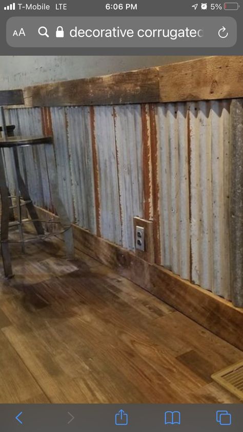 Barn Tin Wall, Panels On Walls, Corrugated Metal Wall, Reclaimed Wood Paneling, Bar Deco, Barn Tin, Metal Roofs, Corrugated Roofing, Tin Wall