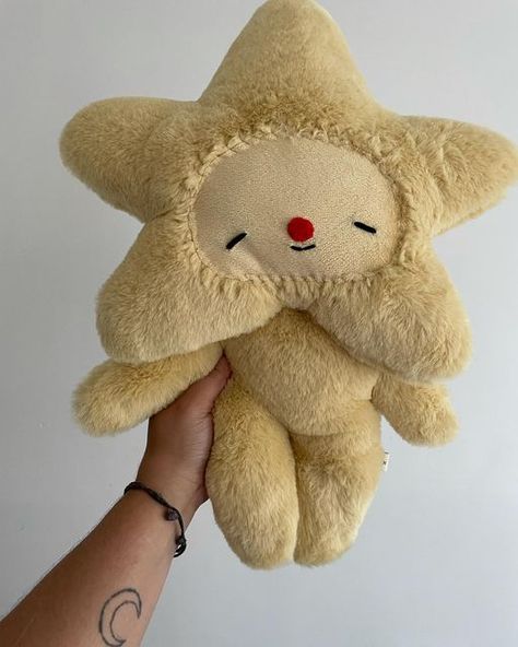 Star Jellycat, Baby Plushies, Star Plush, Fairy Wallpaper, Sock Doll, Paper Craft Diy Projects, Yellow Cat, Kawaii Room, Cute Stuffed Animals