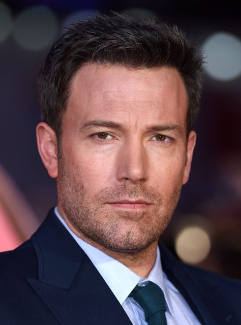 Ben Affleck Says He Was “So Uncool” Post-J.Lo Split+#refinery29 Young Ben Affleck, Ben Affleck Bruce Wayne, Ben Affleck Batman, Celebrity Airport Style, Good Will Hunting, Handsome Celebrities, Batman Wallpaper, Matt Damon, Gone Girl