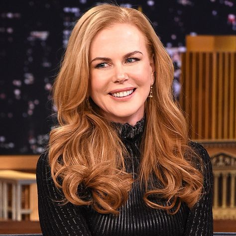 Did Nicole Kidman and Jimmy Fallon Plan That Hilarious Dating Confession? Nicole Kidman Hair, Gold Hair Colors, Hair Color Rose Gold, Hair Color Auburn, Beautiful Red Hair, Strawberry Blonde Hair, Rose Gold Hair, Auburn Hair, Trending Hairstyles