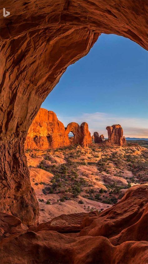 Bing Wallpaper, Monument Valley Utah, Desert Places, Room With A View, Beautiful Landscape Photography, Valley Of Fire, Moab Utah, Fairy Queen, Utah National Parks