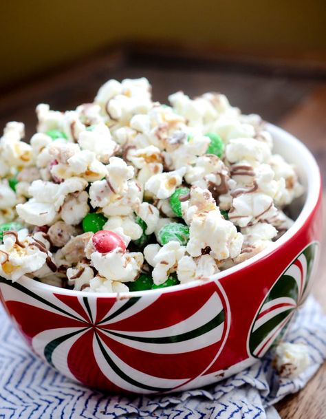 Christmas Trash Recipe, Almond Bark Popcorn, Christmas Popcorn Recipes, Almond Bark Recipes, Popcorn Christmas, Recipe Diaries, Christmas Crunch, Christmas Popcorn, White Almond Bark